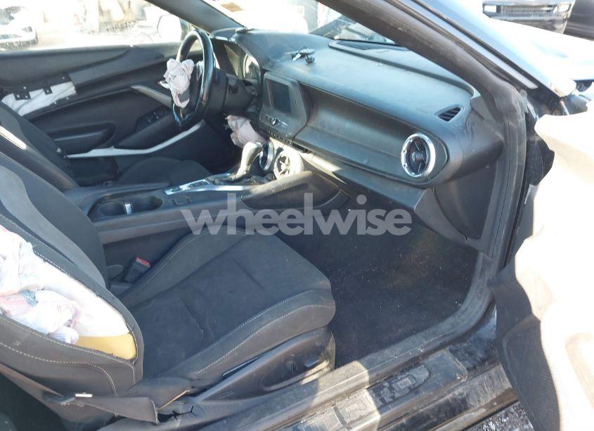 Photo 5 of 2017 Chevrolet Camaro 1LT (VIN 1G1FB3DS0H0204626)