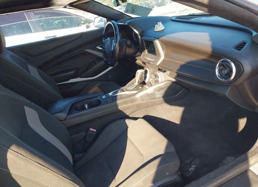 Photo 5 of 2019 Chevrolet Camaro 1LT (VIN 1G1FB3DS1K0111721)