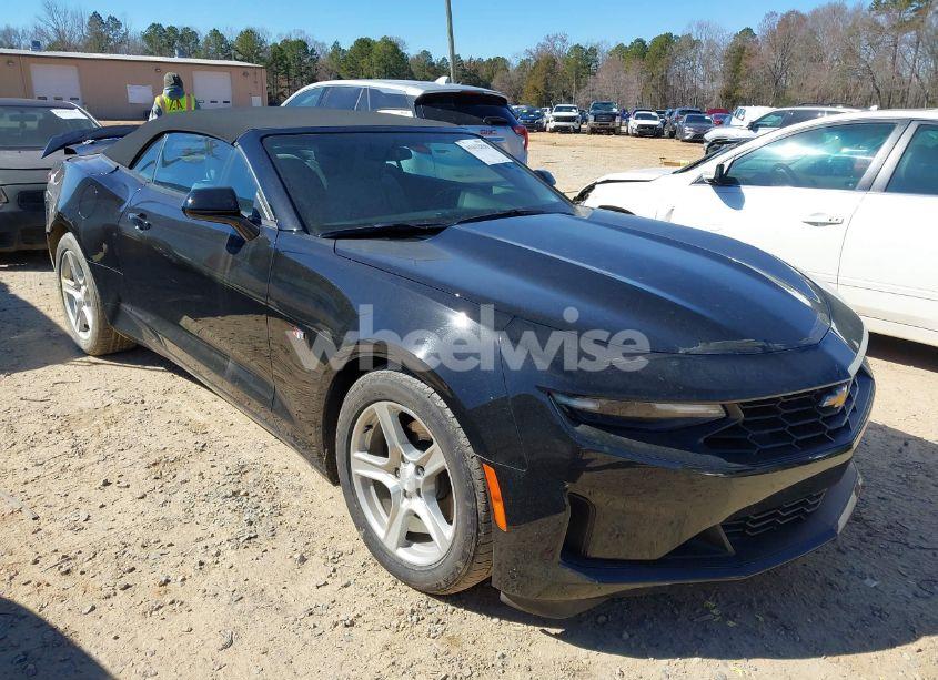 2019 Chevrolet Camaro 1LT (VIN 1G1FB3DS2K0104079) main photo