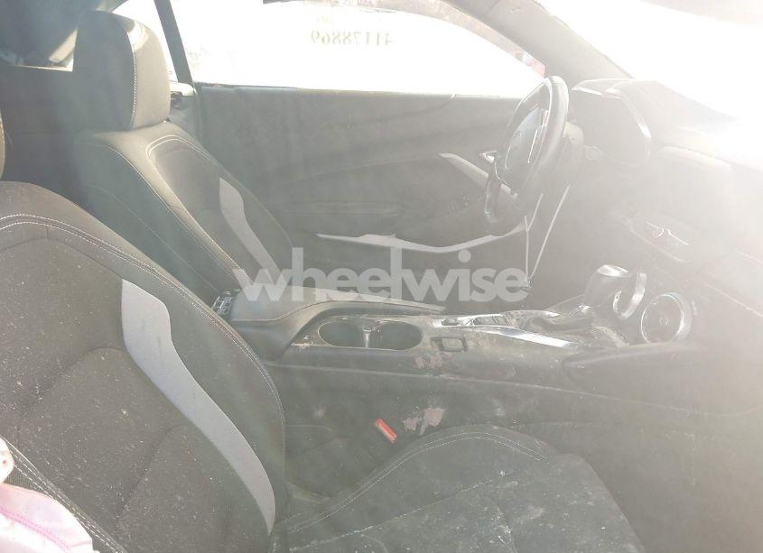 Photo 5 of 2019 Chevrolet Camaro 1LT (VIN 1G1FB3DS4K0156054)