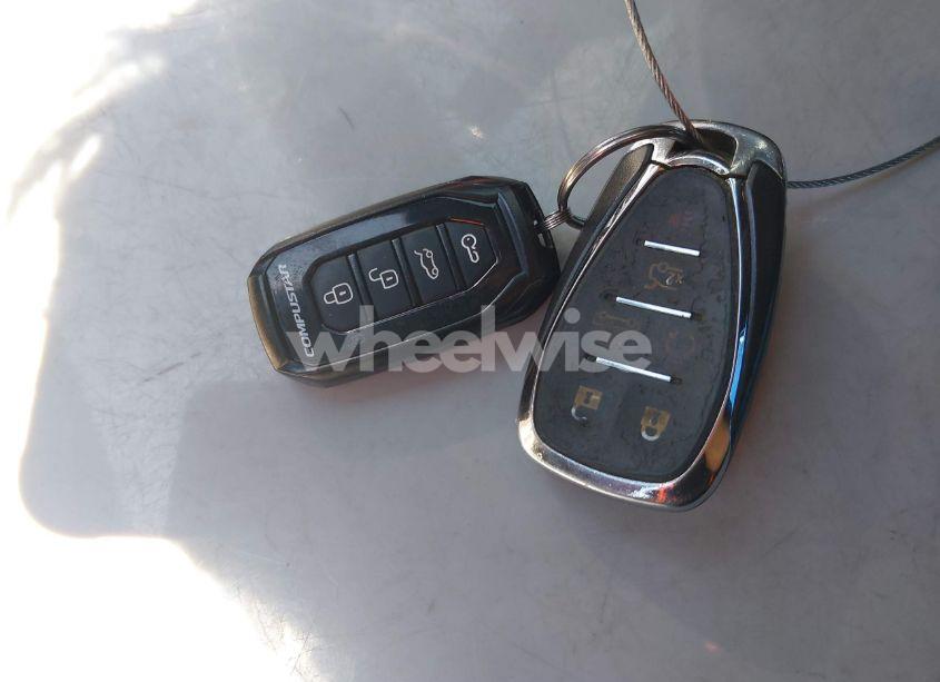 Photo 11 of 2018 Chevrolet Camaro 1LT (VIN 1G1FB3DS5J0116404)