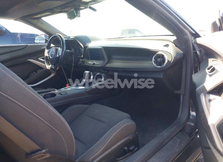 Photo 5 of 2018 Chevrolet Camaro 1LT (VIN 1G1FB3DS5J0116404)