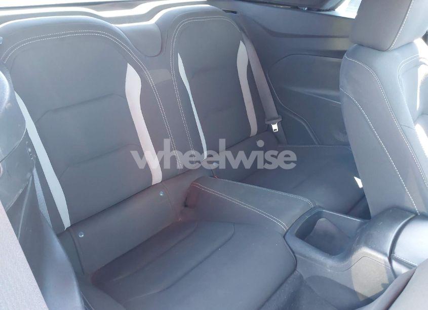 Photo 8 of 2018 Chevrolet Camaro 1LT (VIN 1G1FB3DS5J0116404)