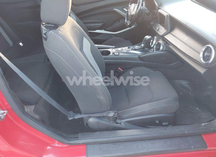 Photo 5 of 2019 Chevrolet Camaro 1LT (VIN 1G1FB3DS5K0132605)