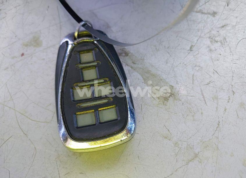 Photo 11 of 2019 Chevrolet Camaro 1LT (VIN 1G1FB3DS7K0120438)