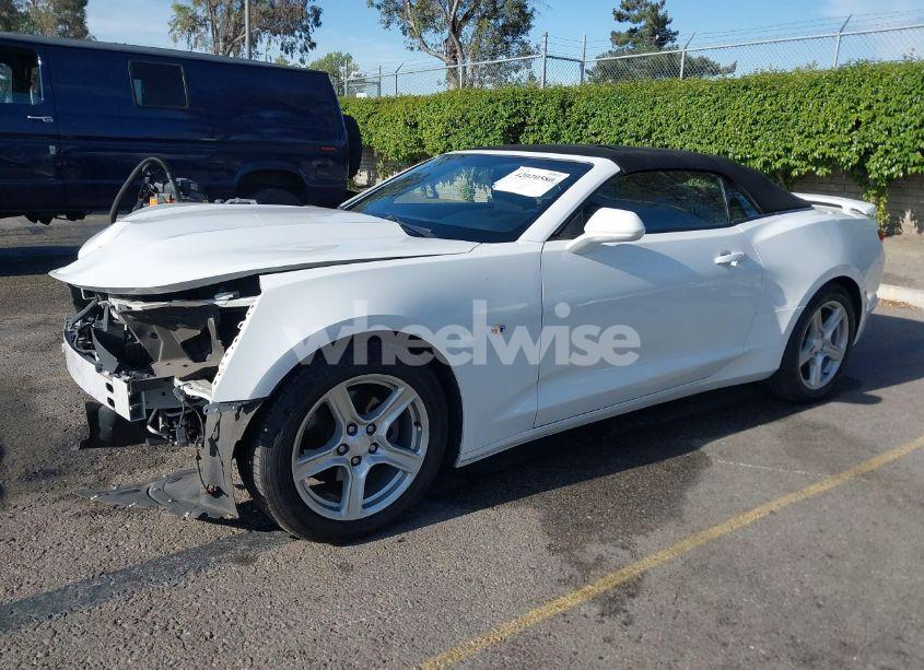 Photo 2 of 2019 Chevrolet Camaro 1LT (VIN 1G1FB3DS7K0120438)
