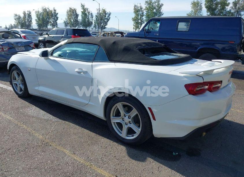 Photo 3 of 2019 Chevrolet Camaro 1LT (VIN 1G1FB3DS7K0120438)