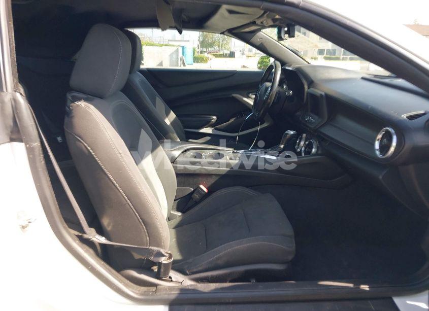 Photo 5 of 2019 Chevrolet Camaro 1LT (VIN 1G1FB3DS7K0120438)