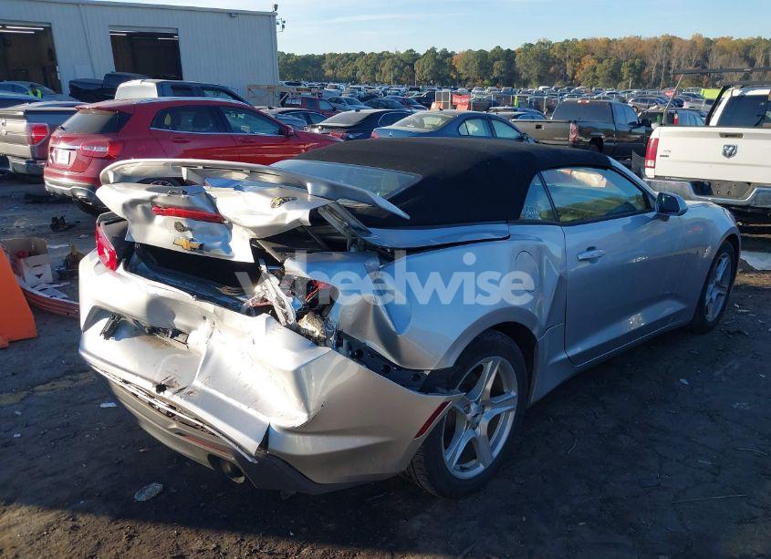 Photo 4 of 2019 Chevrolet Camaro LS/LT (VIN 1G1FB3DS7K0124988)
