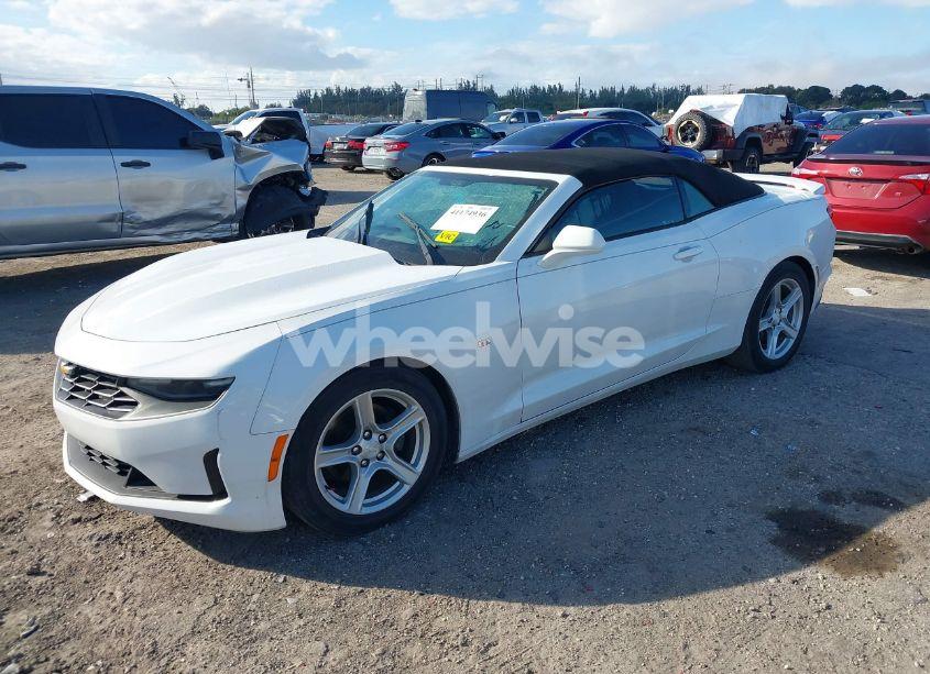 Photo 2 of 2019 Chevrolet Camaro 1LT (VIN 1G1FB3DS8K0117600)
