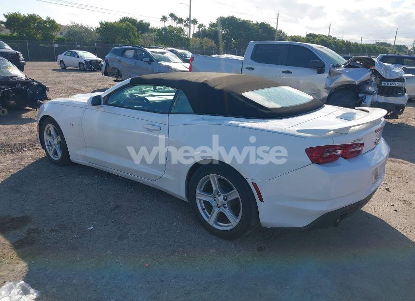 Photo 3 of 2019 Chevrolet Camaro 1LT (VIN 1G1FB3DS8K0117600)