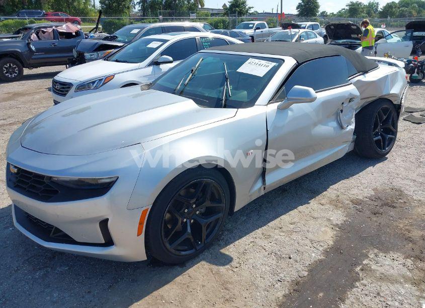Photo 2 of 2019 Chevrolet Camaro 1LT (VIN 1G1FB3DS9K0127620)