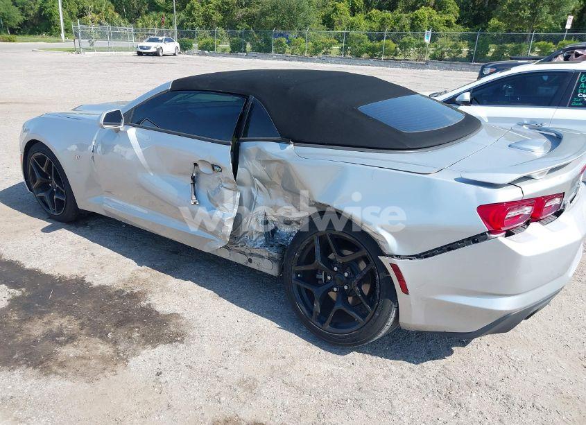 Photo 3 of 2019 Chevrolet Camaro 1LT (VIN 1G1FB3DS9K0127620)