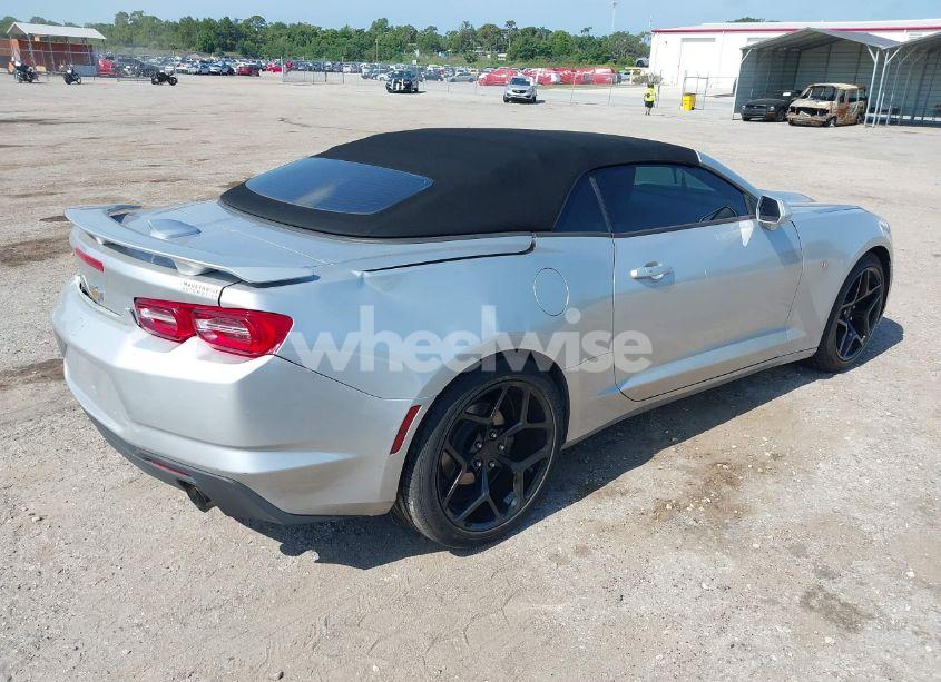 Photo 4 of 2019 Chevrolet Camaro 1LT (VIN 1G1FB3DS9K0127620)