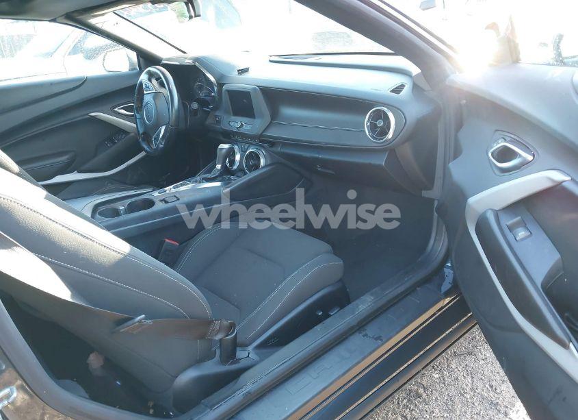 Photo 5 of 2020 Chevrolet Camaro RWD 1LT (VIN 1G1FB3DS9L0113332)