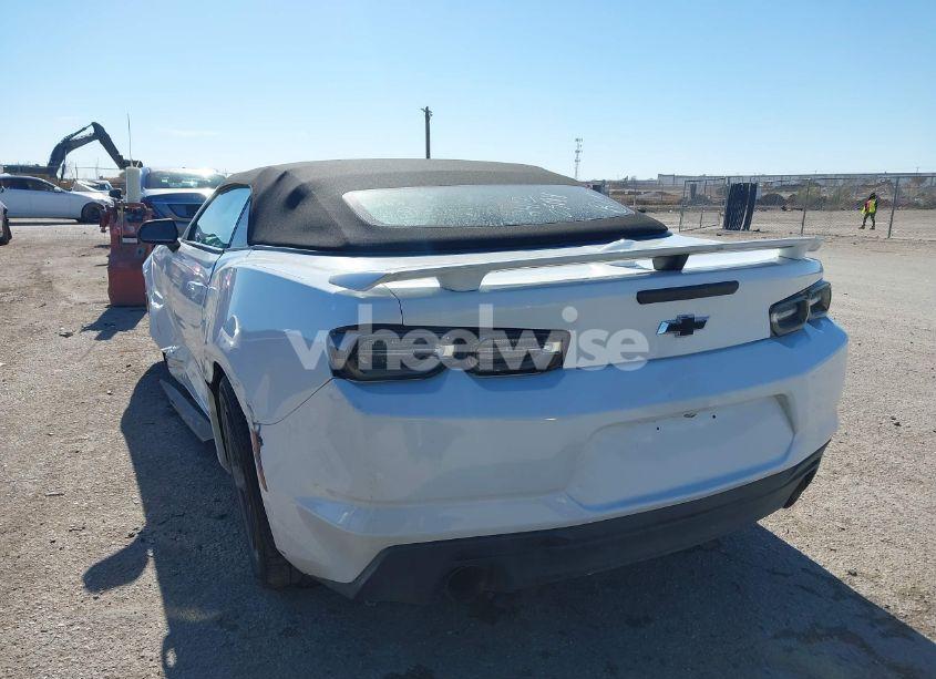 Photo 3 of 2019 Chevrolet Camaro 1LT (VIN 1G1FB3DSXK0108395)