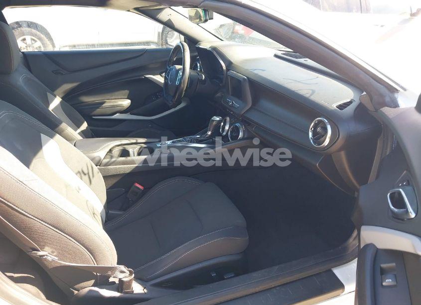 Photo 5 of 2019 Chevrolet Camaro 1LT (VIN 1G1FB3DSXK0108395)