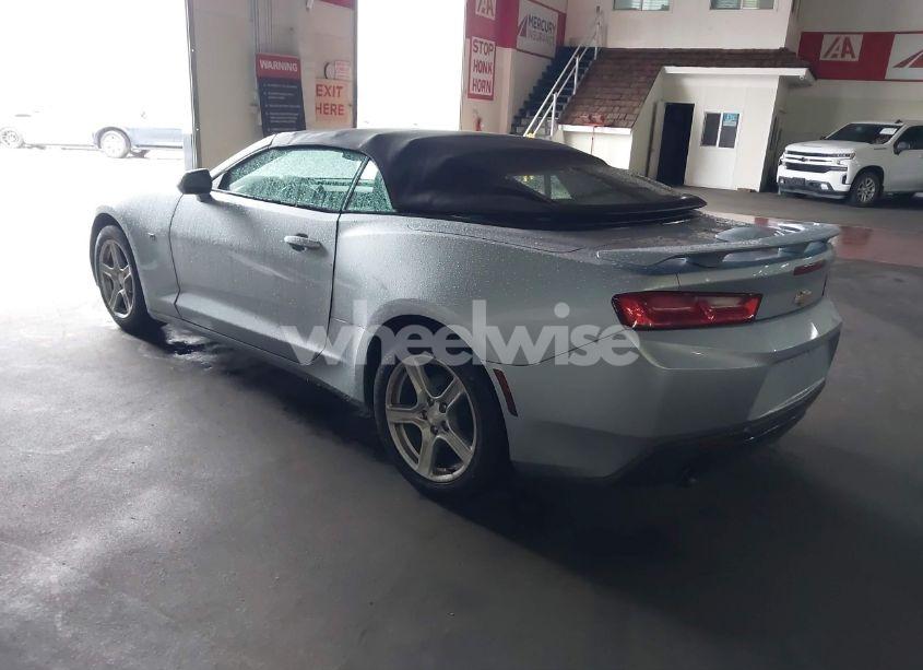 Photo 3 of 2018 Chevrolet Camaro 1LT (VIN 1G1FB3DX1J0130330)