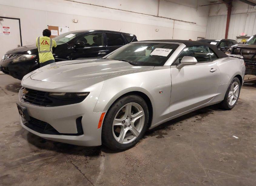 Photo 2 of 2019 Chevrolet Camaro 1LT (VIN 1G1FB3DX1K0112329)