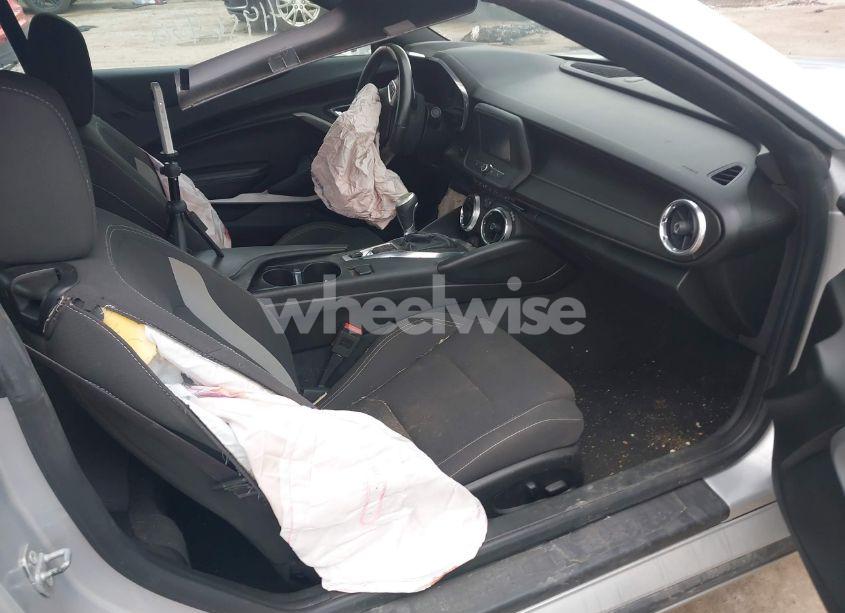 Photo 5 of 2017 Chevrolet Camaro 1LT (VIN 1G1FB3DX4H0111362)