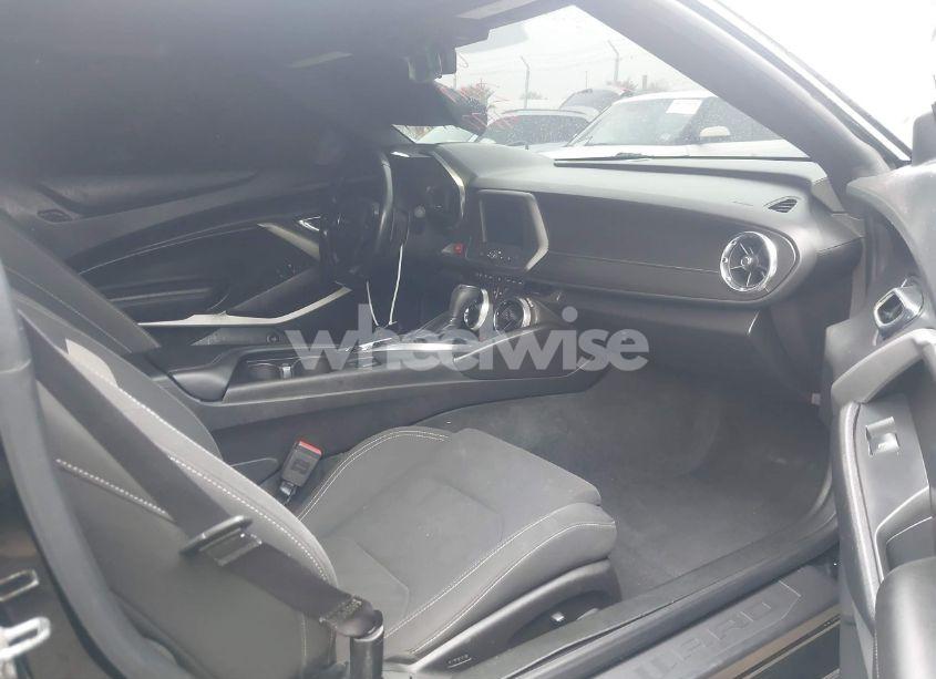 Photo 5 of 2017 Chevrolet Camaro 1LT (VIN 1G1FB3DX4H0120742)