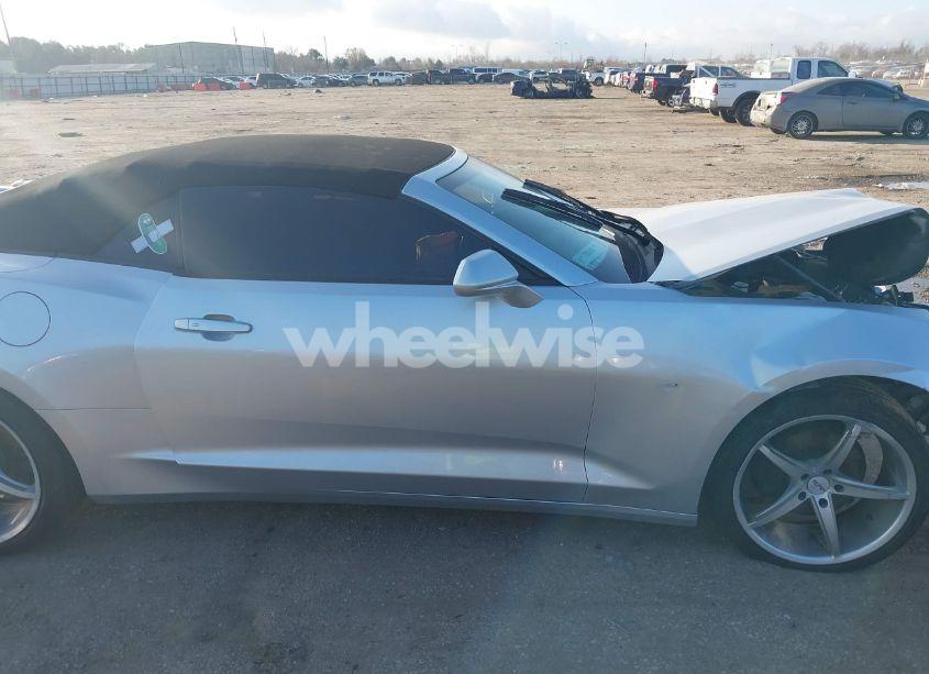 Photo 13 of 2018 Chevrolet Camaro 1LT (VIN 1G1FB3DX4J0119550)