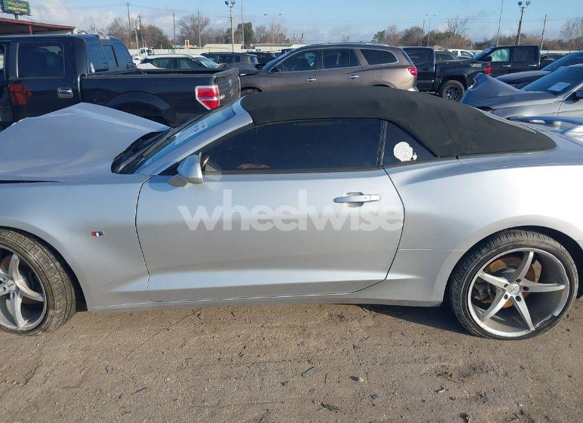 Photo 14 of 2018 Chevrolet Camaro 1LT (VIN 1G1FB3DX4J0119550)