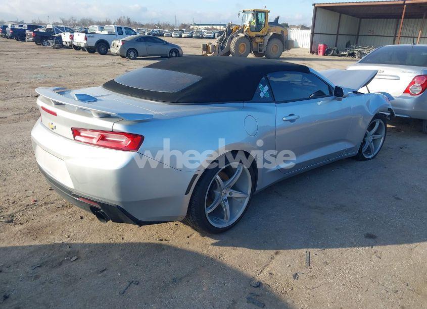 Photo 4 of 2018 Chevrolet Camaro 1LT (VIN 1G1FB3DX4J0119550)