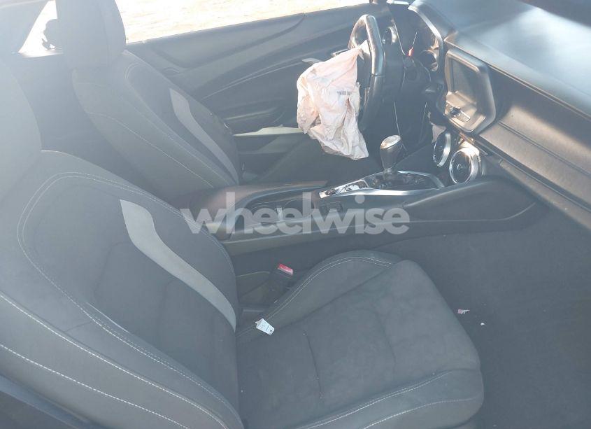 Photo 5 of 2018 Chevrolet Camaro 1LT (VIN 1G1FB3DX4J0119550)