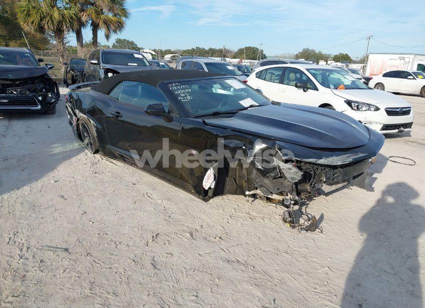 2020 Chevrolet Camaro RWD 1LT (VIN 1G1FB3DX6L0117950) main photo