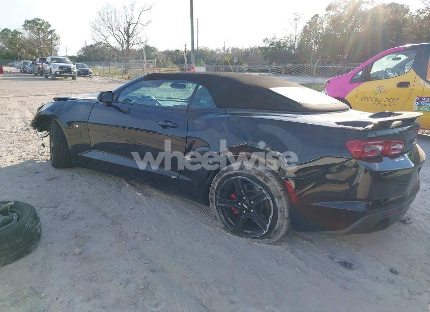 Photo 3 of 2020 Chevrolet Camaro RWD 1LT (VIN 1G1FB3DX6L0117950)