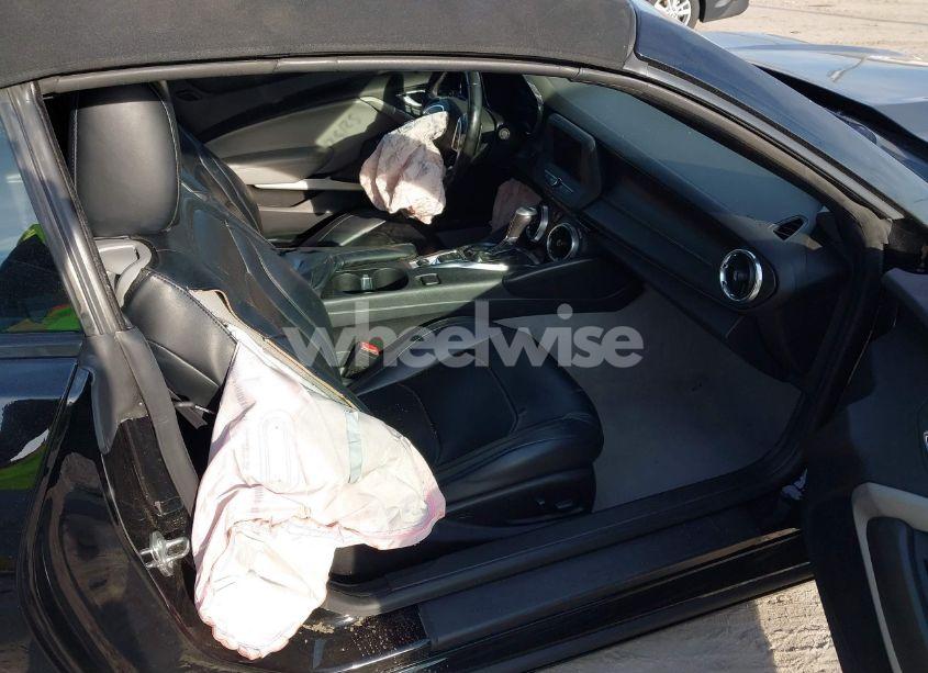 Photo 5 of 2020 Chevrolet Camaro RWD 1LT (VIN 1G1FB3DX6L0117950)