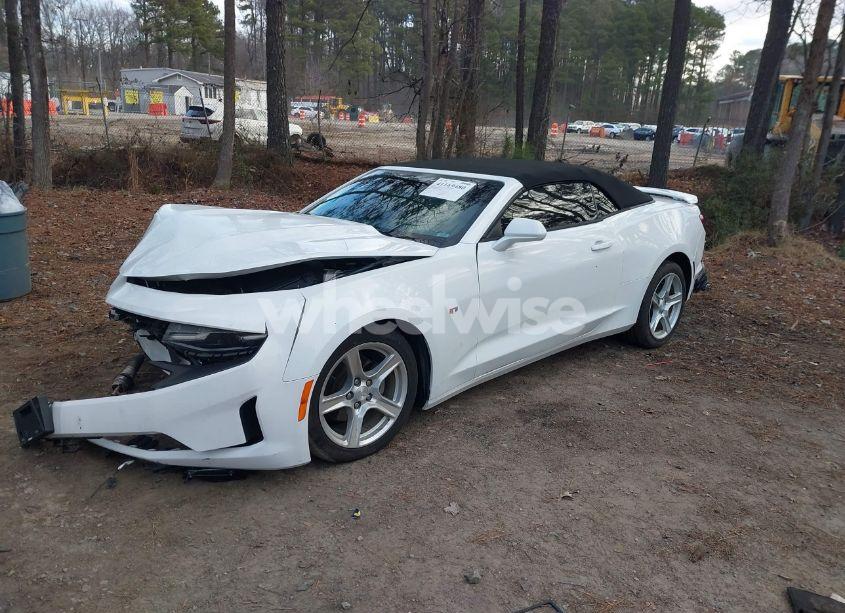 Photo 2 of 2019 Chevrolet Camaro 1LT (VIN 1G1FB3DXXK0124754)