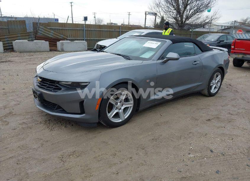 Photo 2 of 2020 Chevrolet Camaro RWD 1LT (VIN 1G1FB3DXXL0100679)
