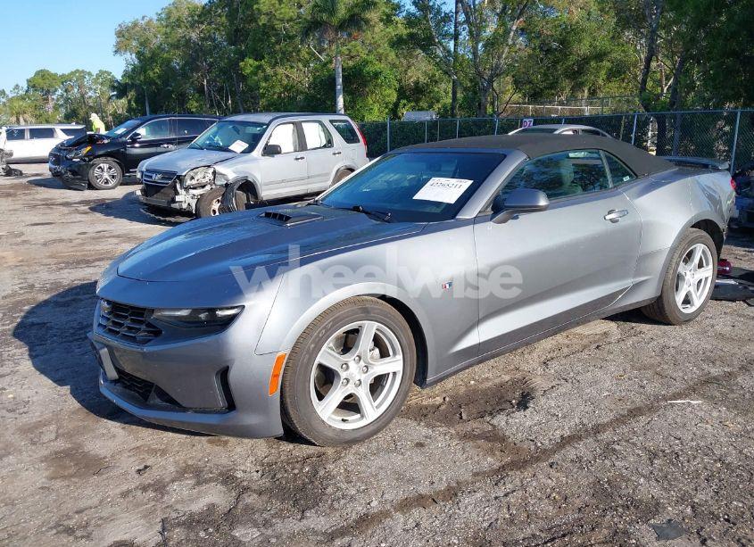 Photo 2 of 2020 Chevrolet Camaro RWD 1LT (VIN 1G1FB3DXXL0105753)