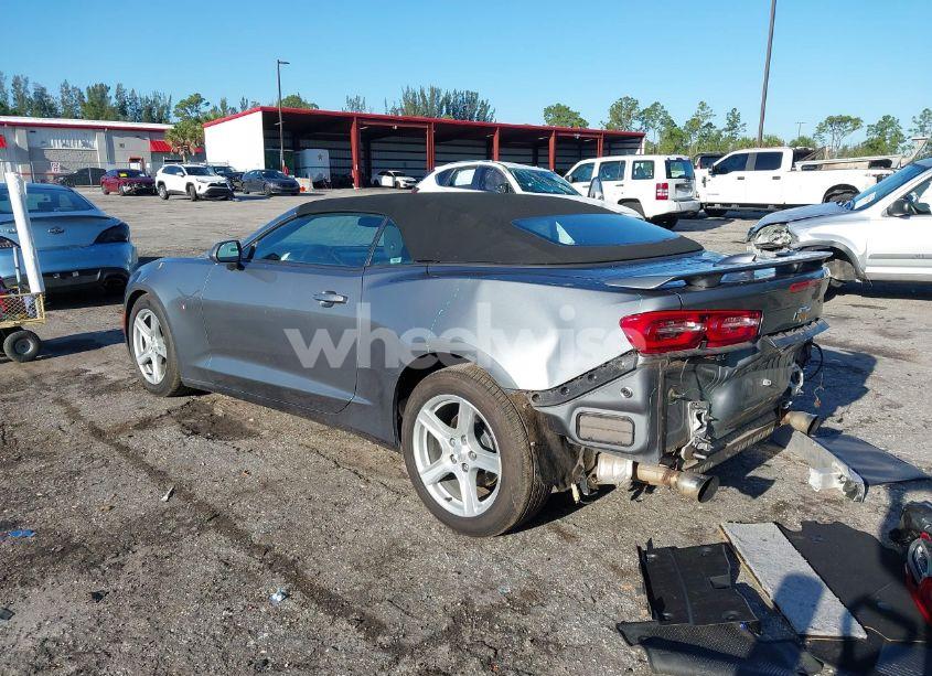 Photo 3 of 2020 Chevrolet Camaro RWD 1LT (VIN 1G1FB3DXXL0105753)