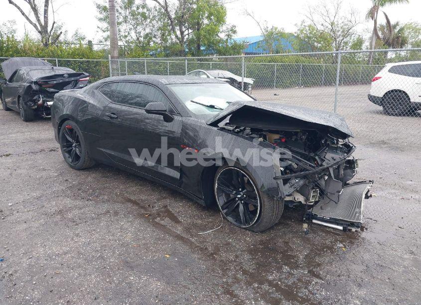 2018 Chevrolet Camaro 2LT (VIN 1G1FC1RS6J0182650) main photo