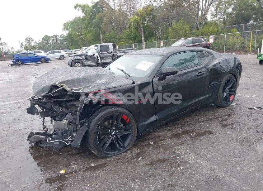 Photo 2 of 2018 Chevrolet Camaro 2LT (VIN 1G1FC1RS6J0182650)