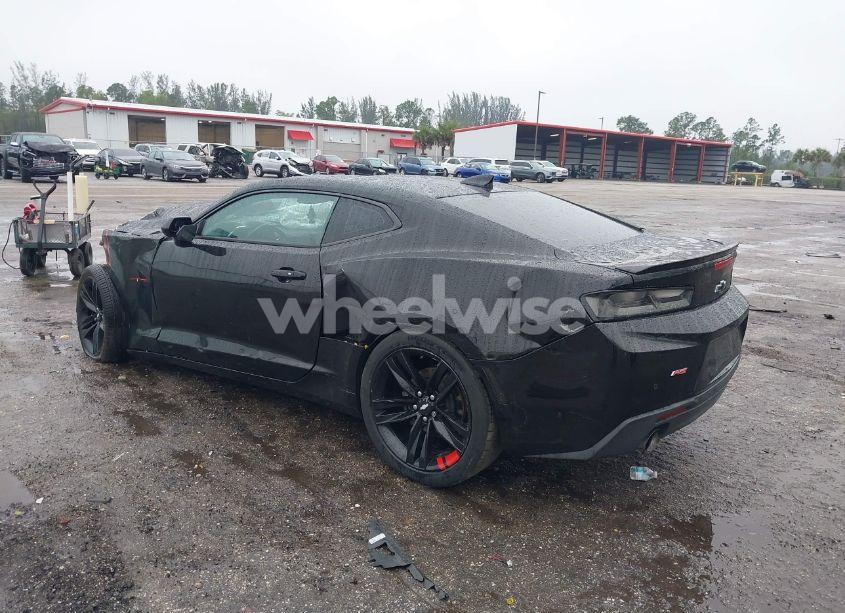 Photo 3 of 2018 Chevrolet Camaro 2LT (VIN 1G1FC1RS6J0182650)