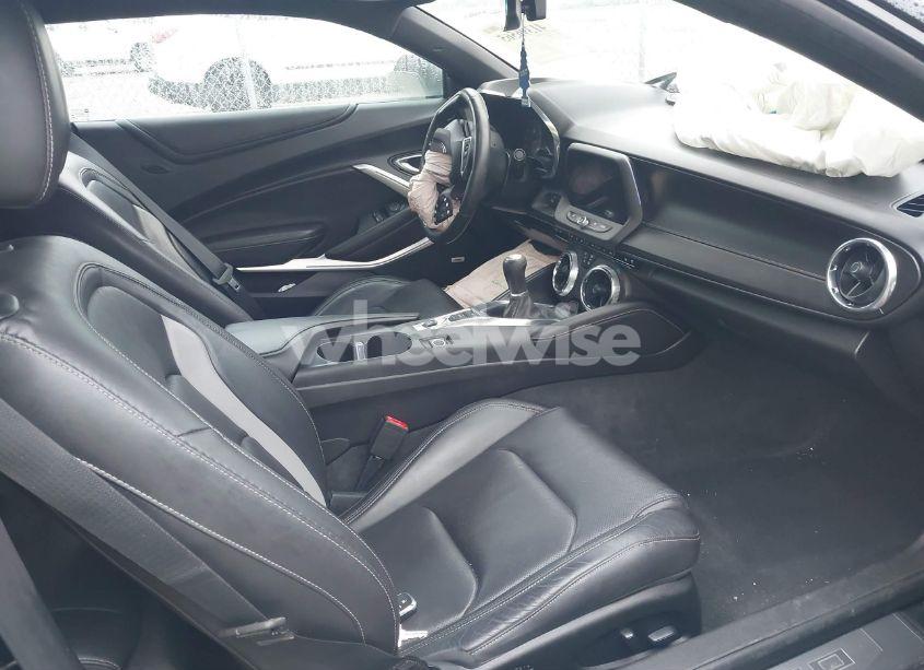 Photo 5 of 2018 Chevrolet Camaro 2LT (VIN 1G1FC1RS6J0182650)