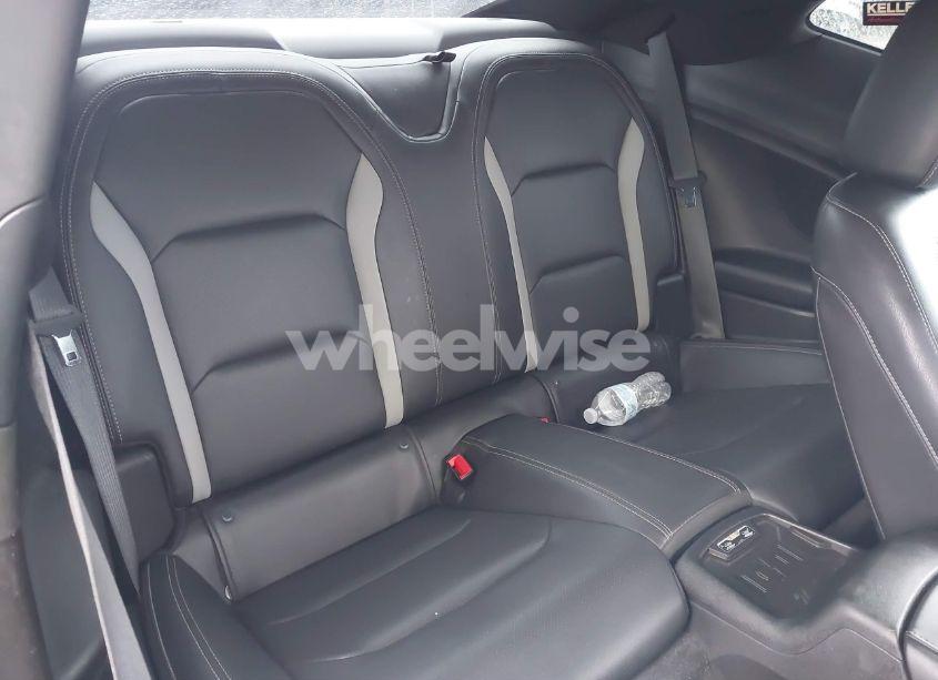 Photo 8 of 2018 Chevrolet Camaro 2LT (VIN 1G1FC1RS6J0182650)