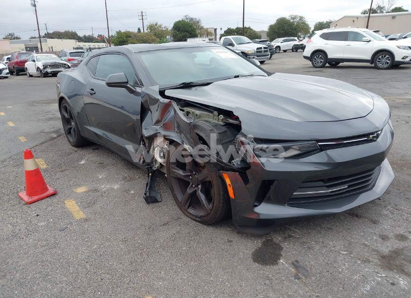 2018 Chevrolet Camaro 2LT (VIN 1G1FC1RS7J0112686) main photo