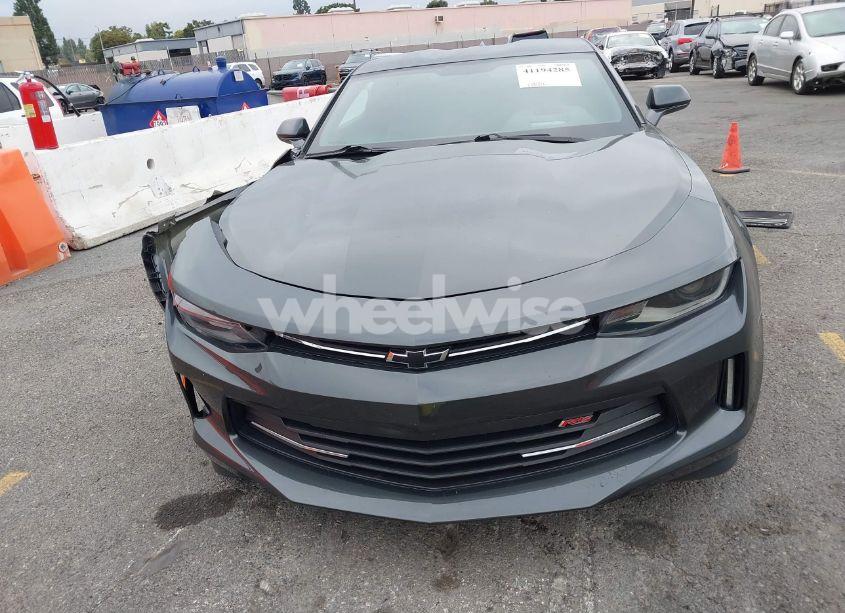 Photo 12 of 2018 Chevrolet Camaro 2LT (VIN 1G1FC1RS7J0112686)