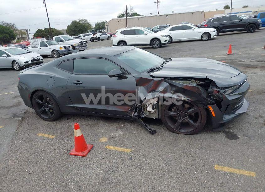 Photo 13 of 2018 Chevrolet Camaro 2LT (VIN 1G1FC1RS7J0112686)