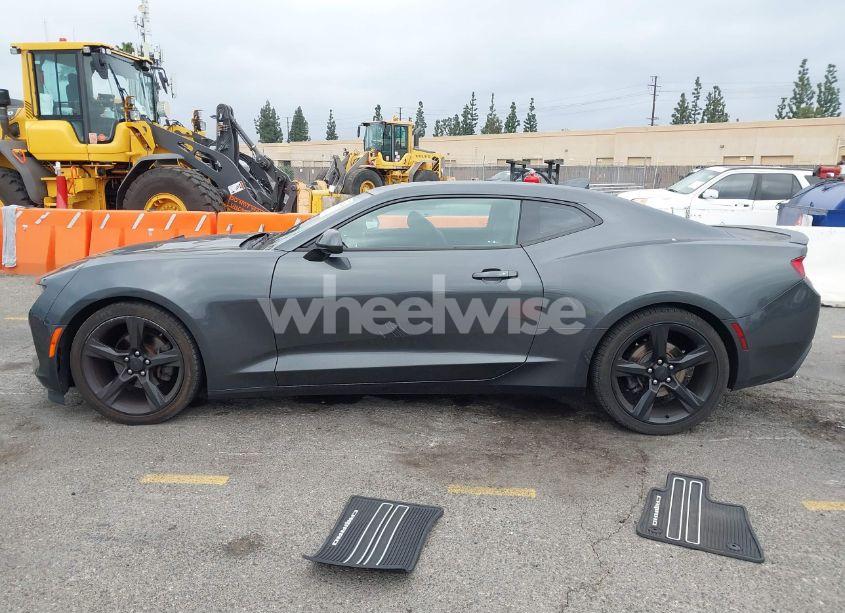 Photo 14 of 2018 Chevrolet Camaro 2LT (VIN 1G1FC1RS7J0112686)