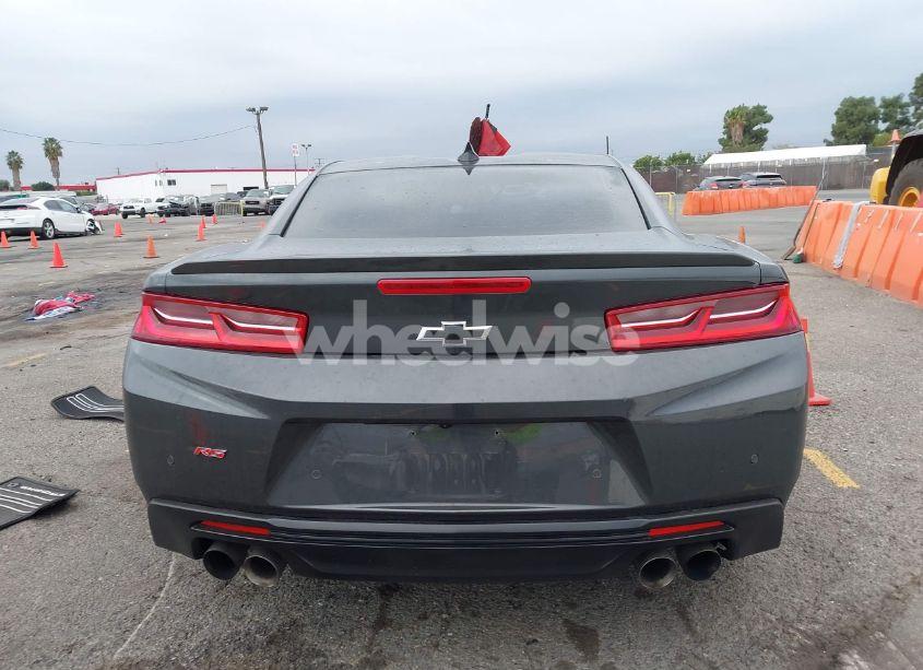 Photo 16 of 2018 Chevrolet Camaro 2LT (VIN 1G1FC1RS7J0112686)