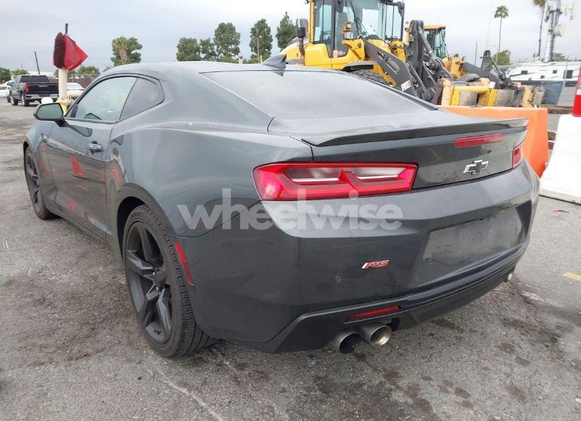 Photo 3 of 2018 Chevrolet Camaro 2LT (VIN 1G1FC1RS7J0112686)