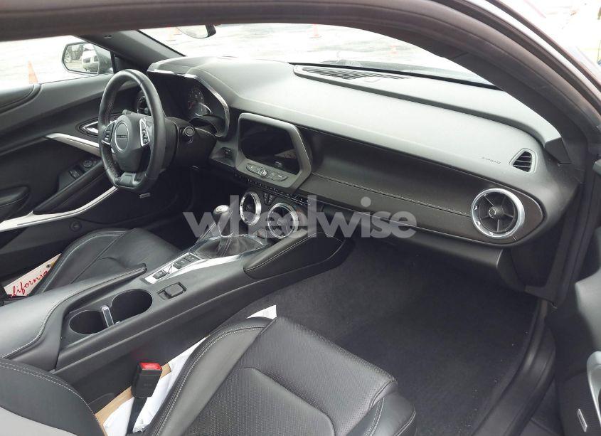 Photo 5 of 2018 Chevrolet Camaro 2LT (VIN 1G1FC1RS7J0112686)