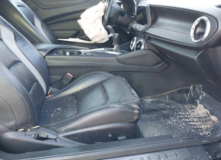 Photo 5 of 2017 Chevrolet Camaro 2LT (VIN 1G1FC1RSXH0179549)