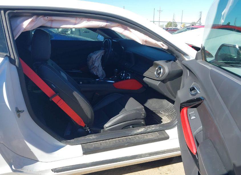 Photo 5 of 2022 Chevrolet Camaro RWD 2LT (VIN 1G1FC1RX0N0106097)